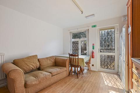 4 bedroom house to rent, Cardinal Way, Archway, N19