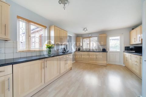 1 Bowmead, London, SE9 3NL