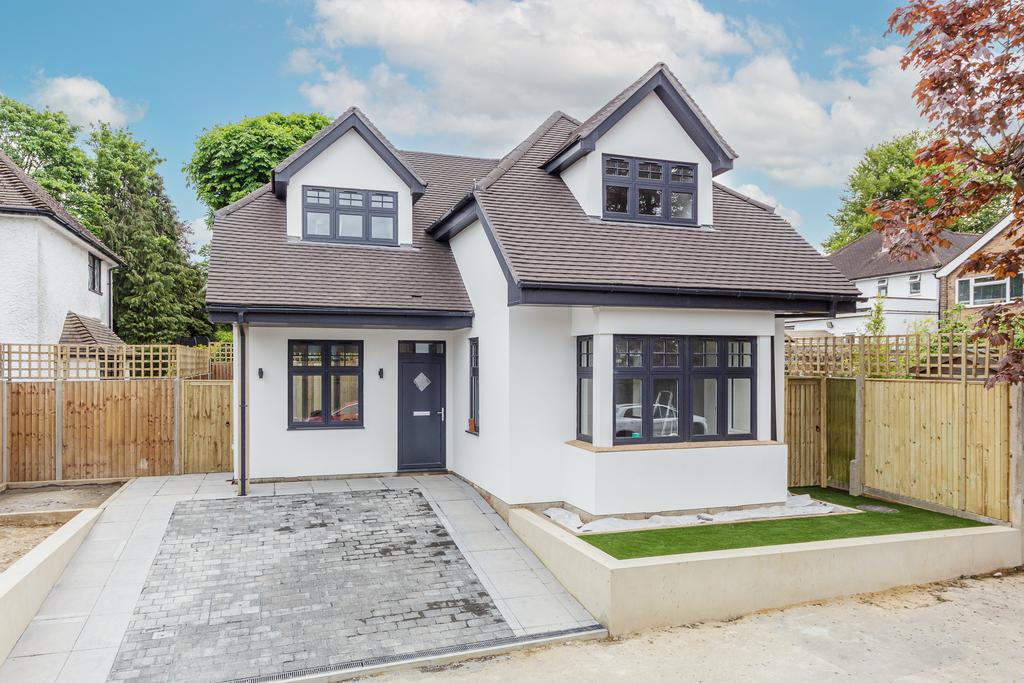 Norfolk Avenue, Sanderstead, Surrey 2 bed detached house £575,000