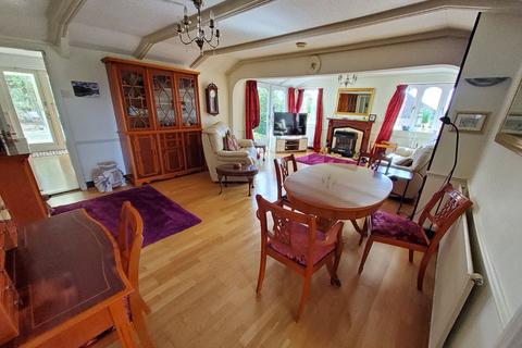 The Lodge Church Road, Rochford, SS4 3HY