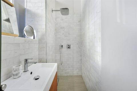 Studio to rent, Queens Gate, South Kensington, London