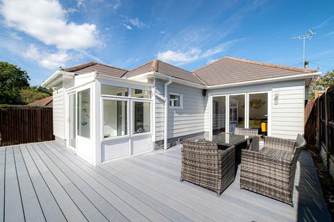 2 bedroom detached bungalow for sale - The Bridge Approach, Whitstable, CT5