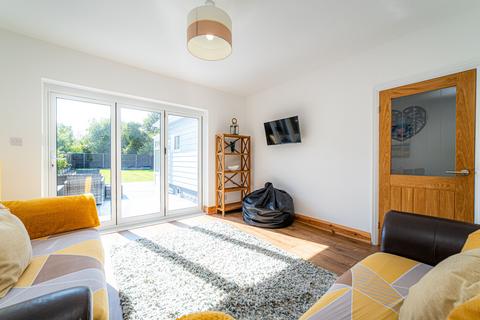 2 bedroom detached bungalow for sale - The Bridge Approach, Whitstable, CT5