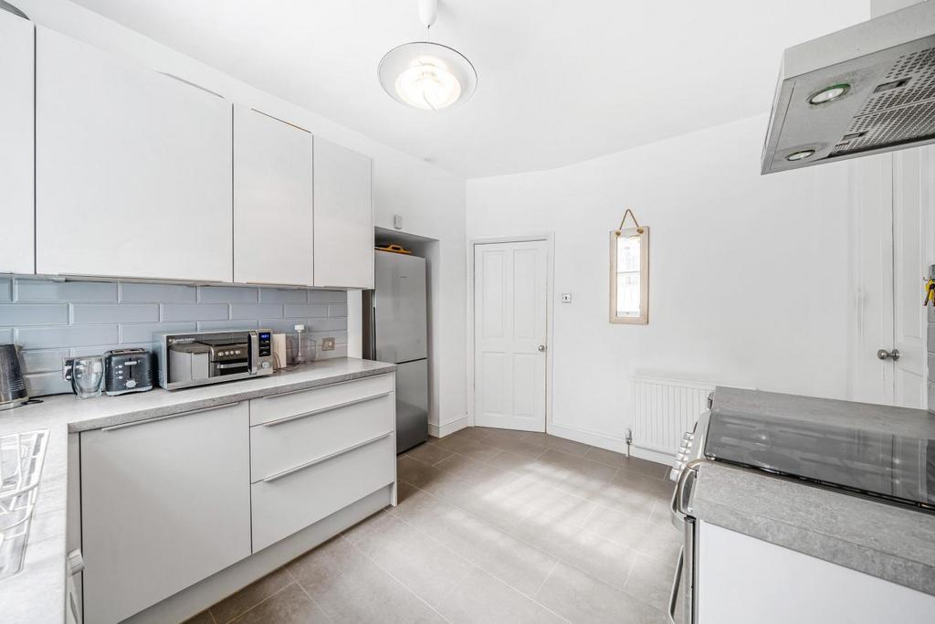 Glenrosa Street, Fulham 2 bed flat for sale £450,000