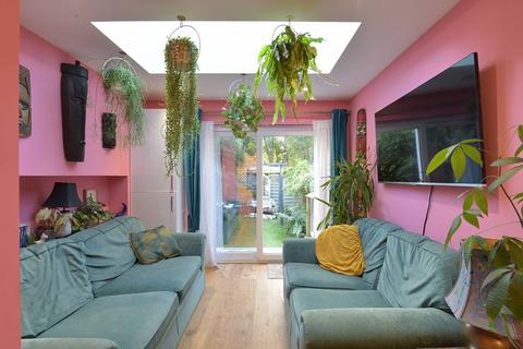 12 Brunswick Terrace, Edinburgh, EH7 5PG