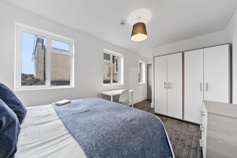 1 bedroom in a house share to rent, Berrymede Road, London, W4