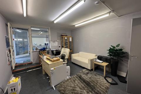 Industrial unit to rent, Hill Avenue, Amersham HP6