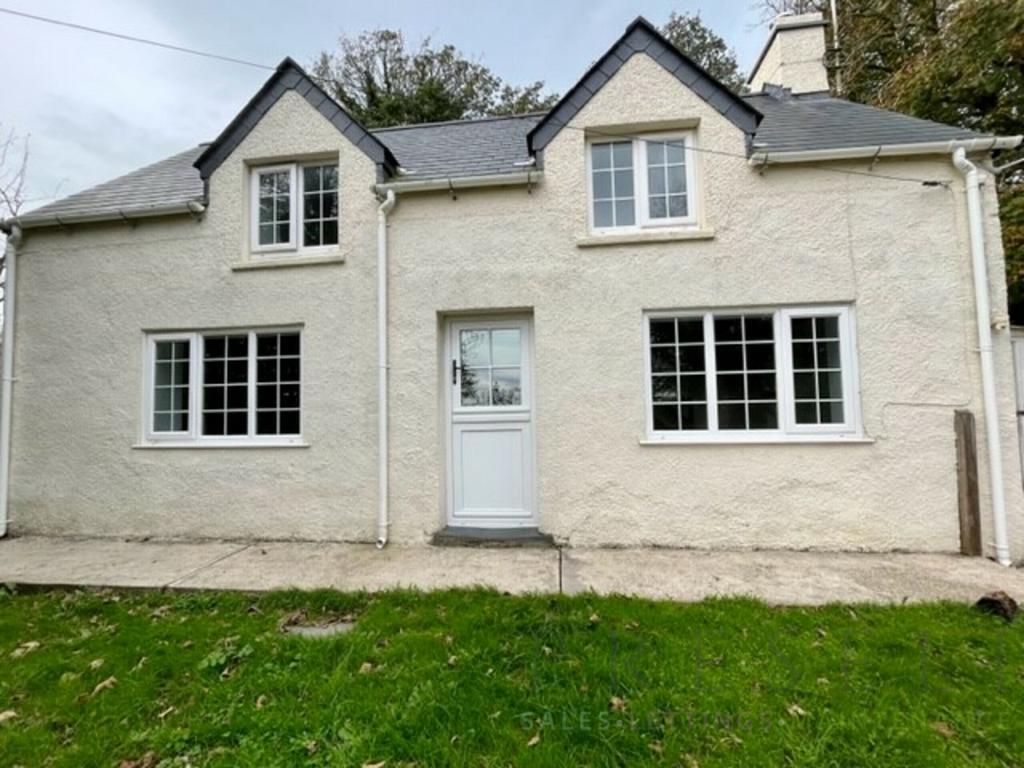 Brynberian, Newport 3 bed detached house £850 pcm (£196 pw)