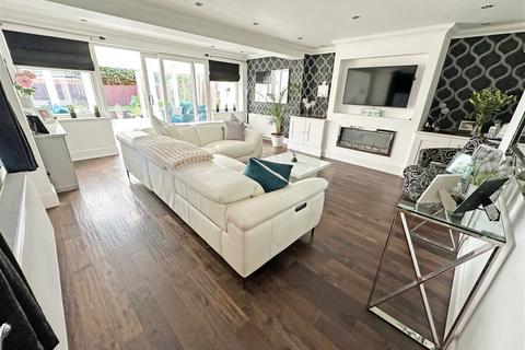 1 Green Close, Wythall, Birmingham, B47 6AD