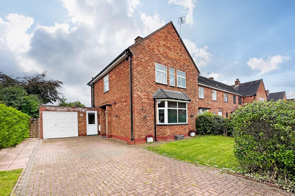 Newlands Road, Bentley Heath, B93 3 bed end of terrace house for sale