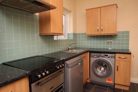 2 bedroom flat to rent, Redesdale Gardens, Leeds, West Yorkshire, LS16