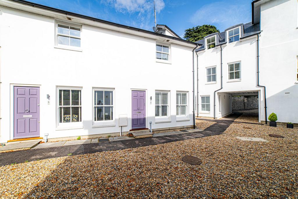 Alkham Road, Temple Ewell, CT16 2 bed terraced house for sale £285,000