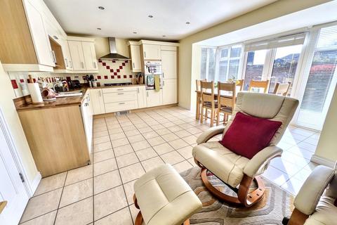 4 bedroom detached house for sale, Onslow Road, Newent
