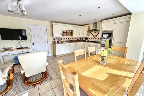 4 bedroom detached house for sale, Onslow Road, Newent