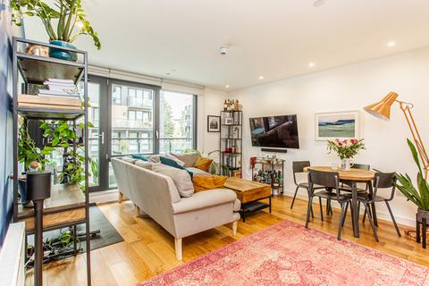 2 bedroom flat for sale - Titanium Point, E2