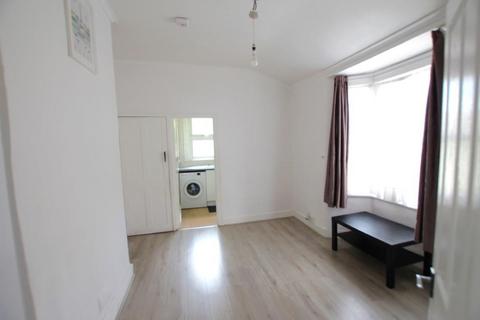 2 bedroom maisonette for sale, Claude Road , London, E10
