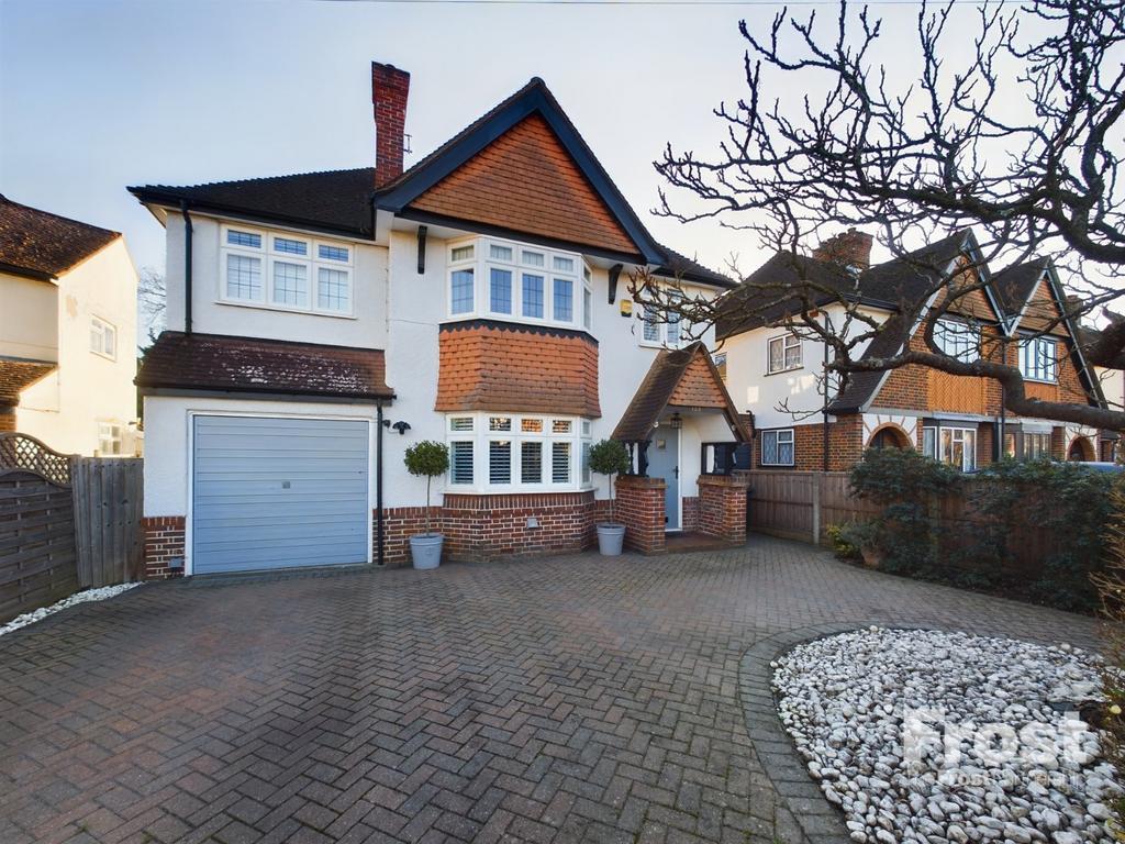 Village Way, Ashford, Surrey, TW15 4 bed detached house for sale £855,000