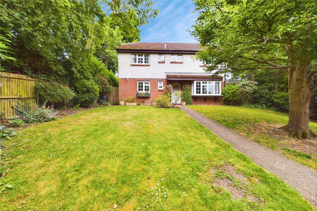 Simons Close, Tilehurst, Reading... 4 bed detached house for sale £