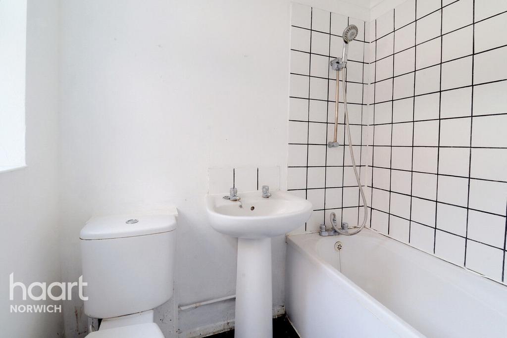 Bull Close Road, Norwich 2 bed terraced house for sale £220,000