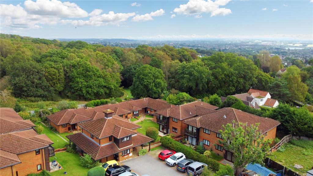 The Ferns, Bricksbury Hill, Farnham, Surrey, GU9 2 bed apartment for