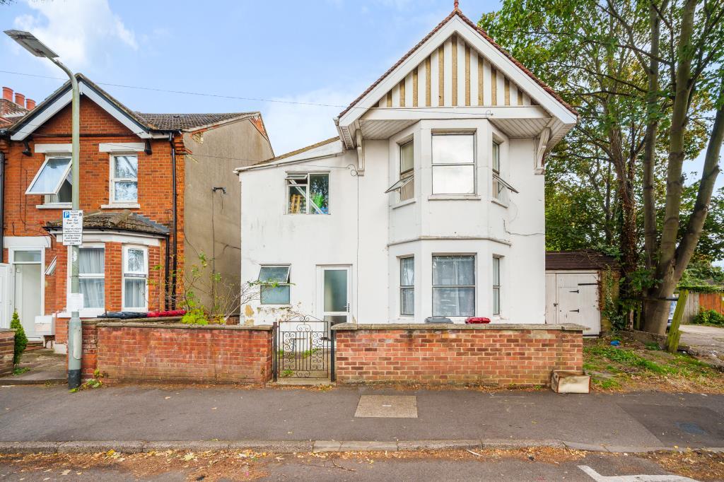 Slough, Berkshire, SL1 4 bed detached house for sale £500,000