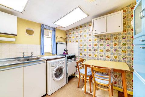 3 bedroom semi-detached house for sale, Laundry Yard, Newbury Street, WHITCHURCH