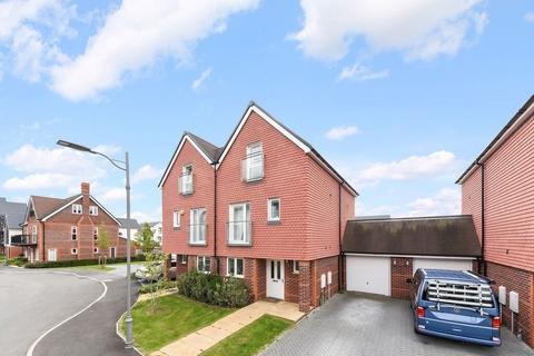 4 bedroom semi-detached house for sale, Oxted RH8