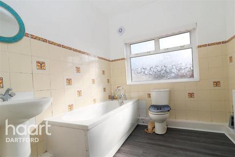 3 bedroom terraced house to rent, Wellington Road, DA1