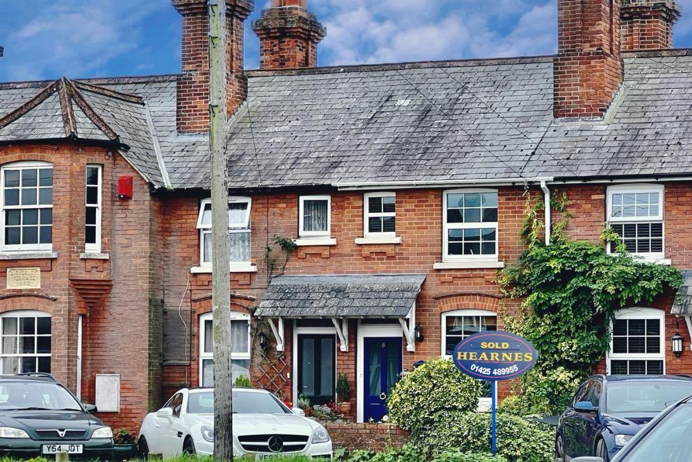 Bickerley Terrace, Ringwood, BH24 1EQ 2 bed cottage £450,000