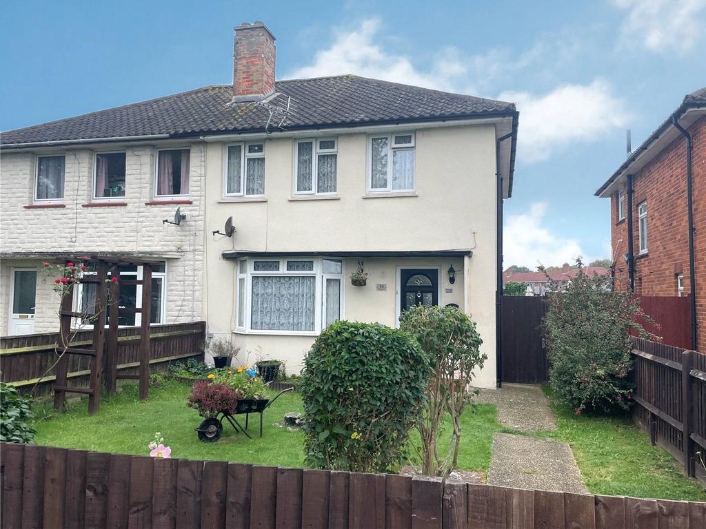 Wych Lane, Gosport, Hampshire, PO13 3 bed semidetached house £290,000