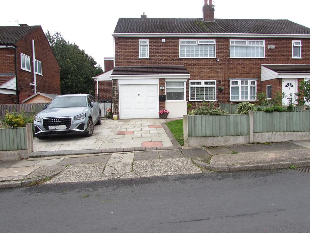 Dunnisher Road, Newall Green, Manchester, M23 3 bed semidetached house