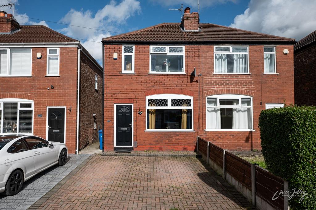 Hartland Close, Offerton, Stockport... 2 bed semidetached house for