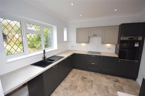 4 bedroom detached house to rent, Roxwell Road, CM1