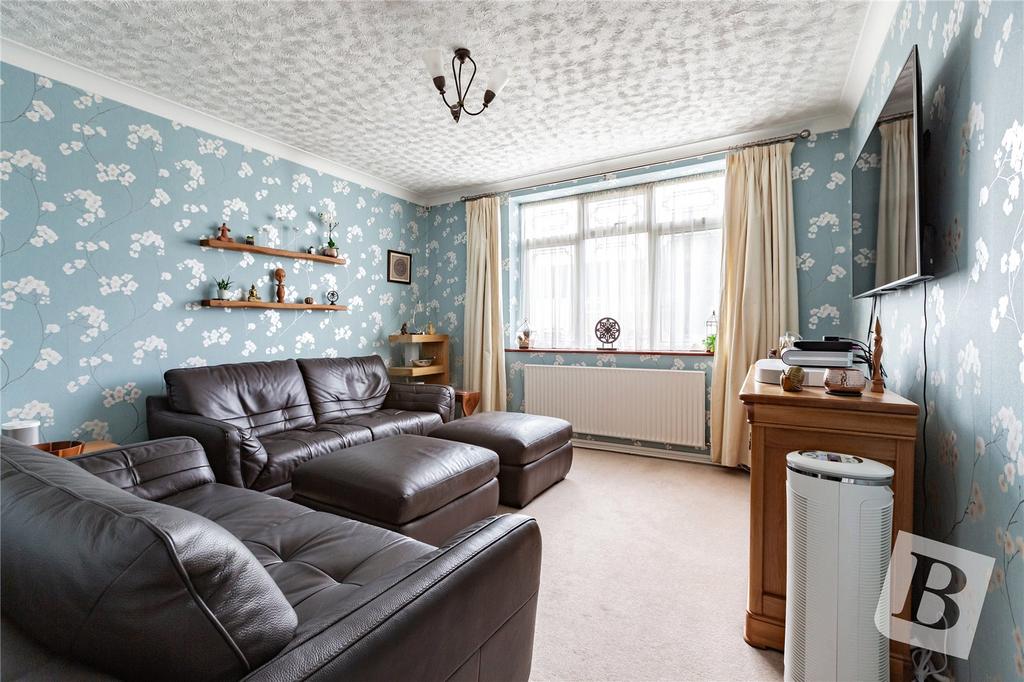 Stratton Road, Harold Hill, RM3 2 bed apartment for sale £270,000