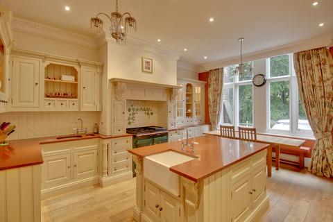 5 bedroom house for sale, Woodlands Drive, Rawdon, Leeds, West Yorkshire, LS19