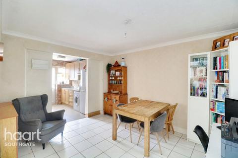 3 bedroom end of terrace house for sale - Petersfield Close, London