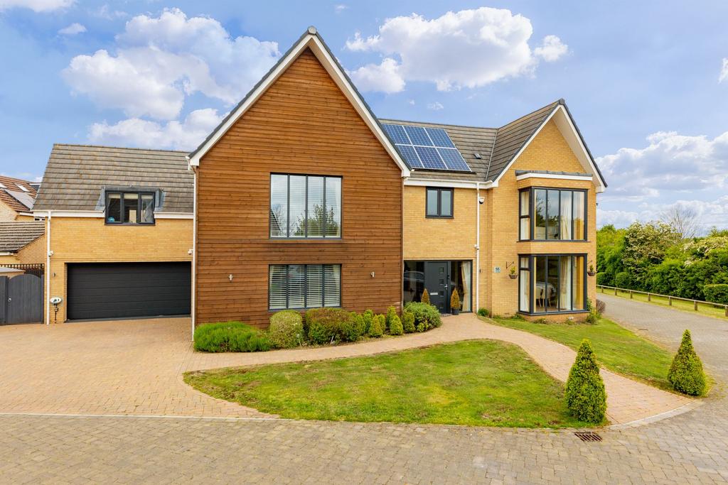 Oxley Park, Milton Keynes MK4 5 bed detached house for sale £1,175,000