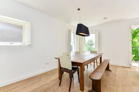 3 bedroom flat to rent, Fitzjohns Avenue, Hampstead, London, NW3