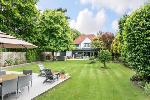 Callings Oak End Way, Woodham, Addlestone, KT15 3DU