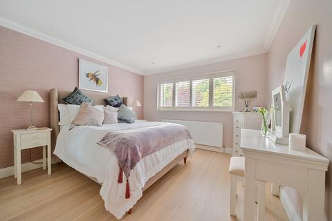 Callings Oak End Way, Woodham, Addlestone, KT15 3DU