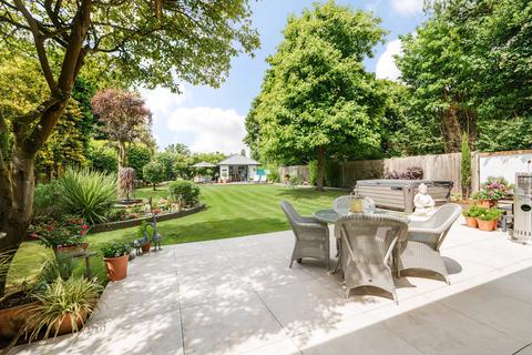 Callings Oak End Way, Woodham, Addlestone, KT15 3DU
