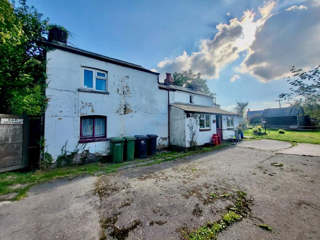 Oak Cottage, Winchester Road, Botley... 3 bed cottage £200,000