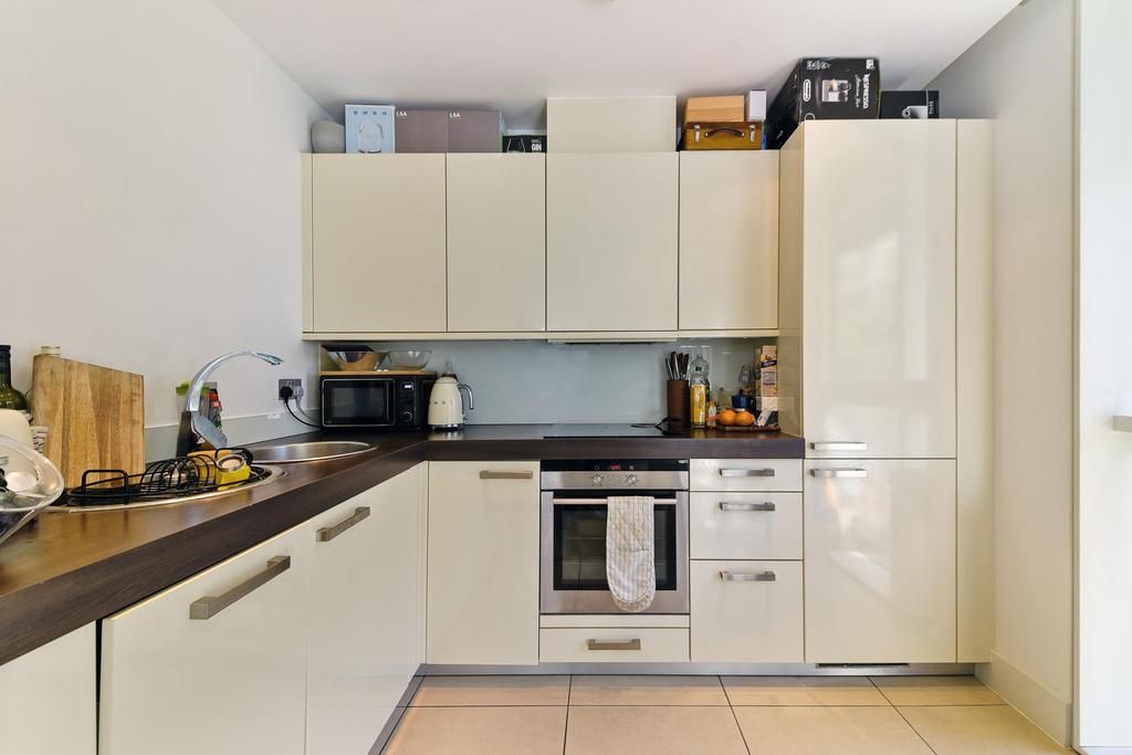 Times Square, london, E1 1 bed apartment for sale £490,000