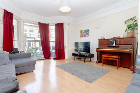4 bedroom flat to rent, Gloucester Drive, London N4