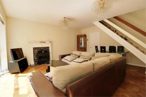 3 bedroom semi-detached house to rent, 3 Bedroom Burnham