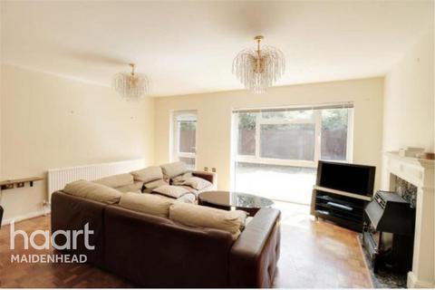 3 bedroom semi-detached house to rent, 3 Bedroom Burnham