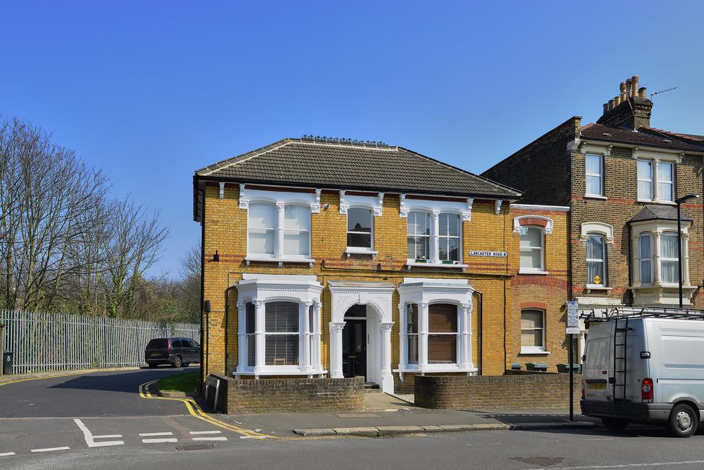 Lancaster Road, N4 4PT Ground floor flat £1,062 pcm (£245 pw)