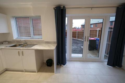 3 bedroom terraced house to rent, Amersham Street, Salford