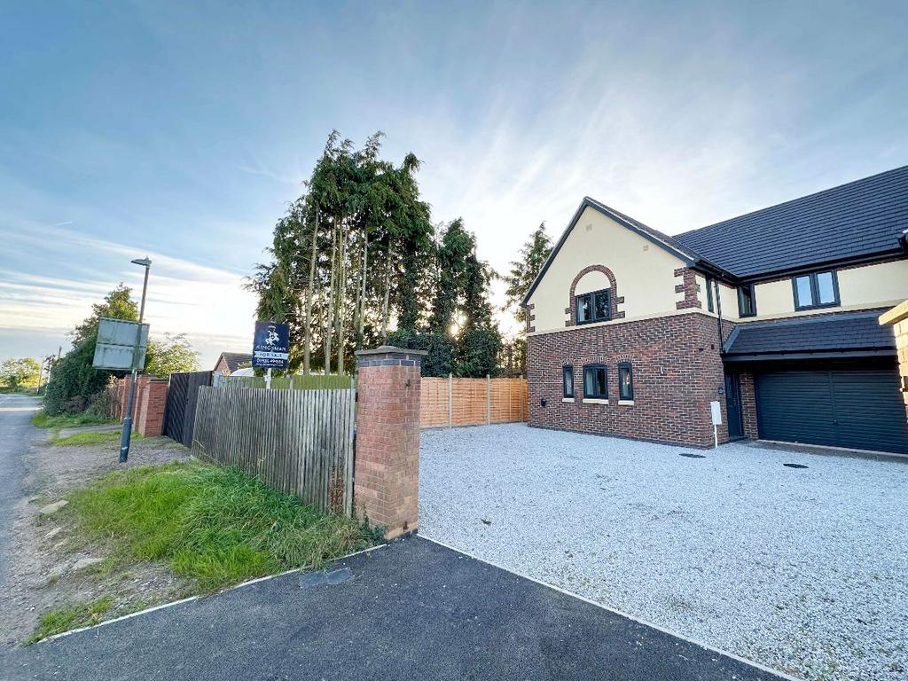 Knightcote Road, Itchington, Southam 4 bed semidetached house