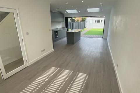 3 bedroom terraced house for sale, Epping Way, London, E4